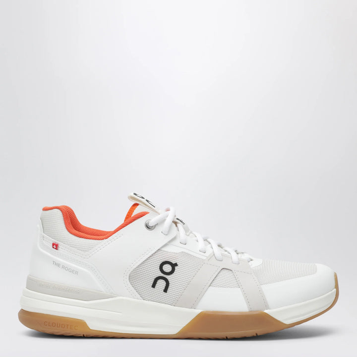 On - The Roger Clubhouse Pro tennis shoes in Ivory/Flame