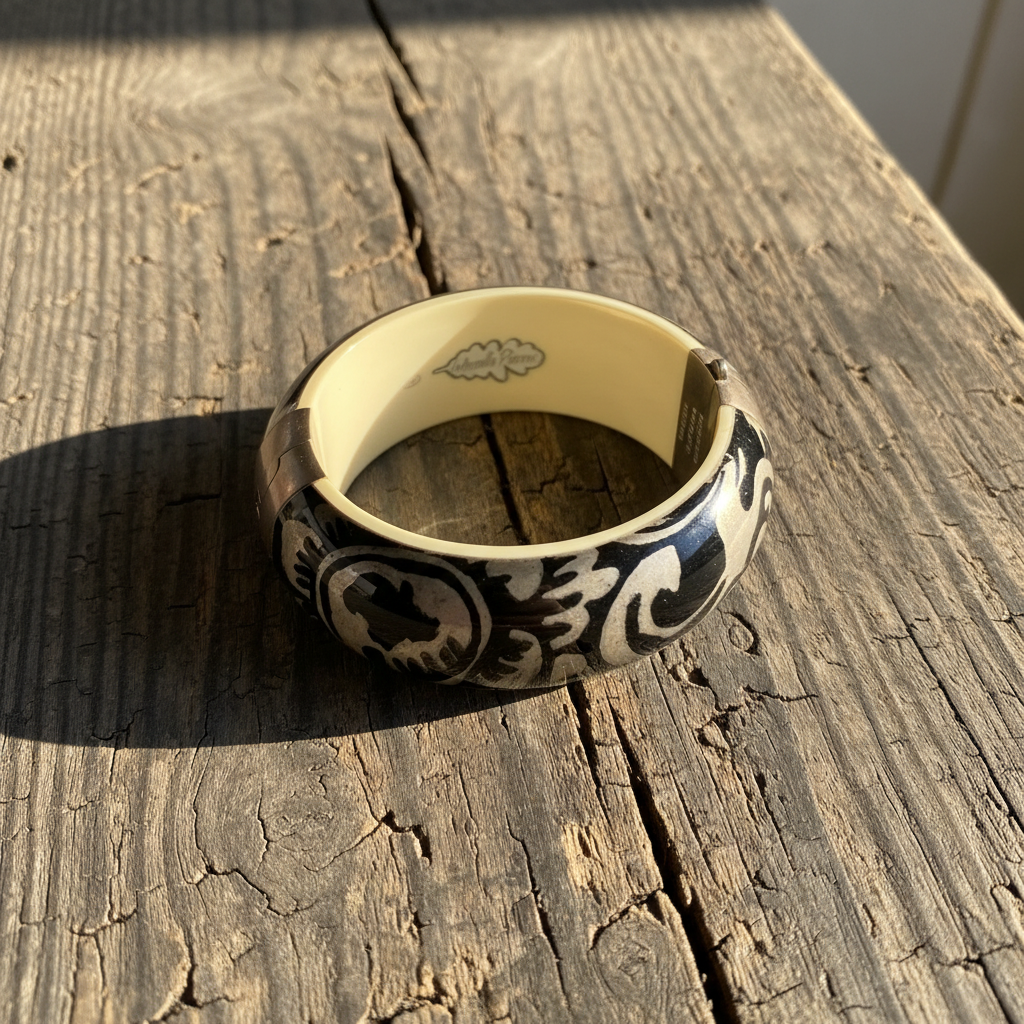 Antonella Piacenti Bangle – Flat Lay Wood