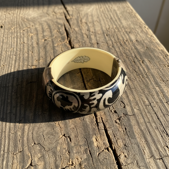 Antonella Piacenti Bangle – Flat Lay Wood